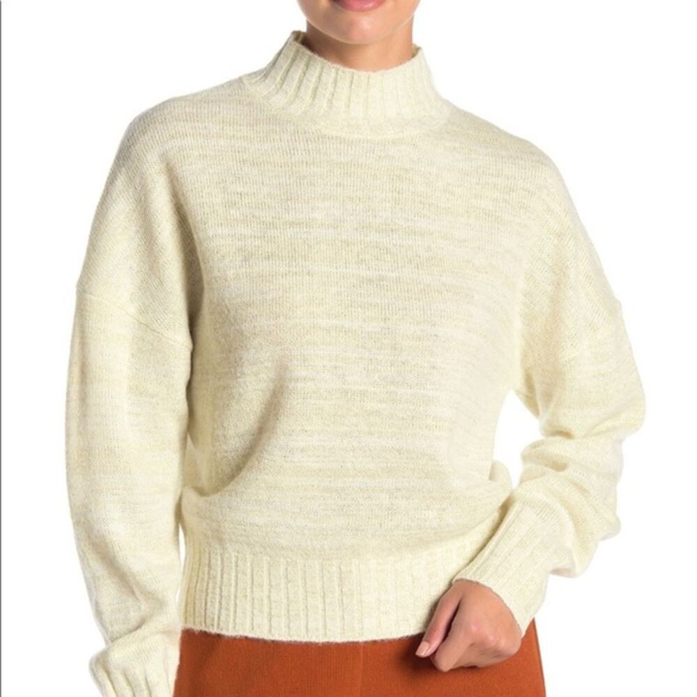 NSR | NWT Napean Sea Rd Ivory & Gold Metallic Threading Mock Neck Knit Sweater